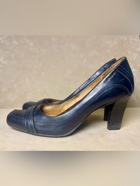Hush Puppies Black Leather Square Toe Block Heel Pumps — Size 10